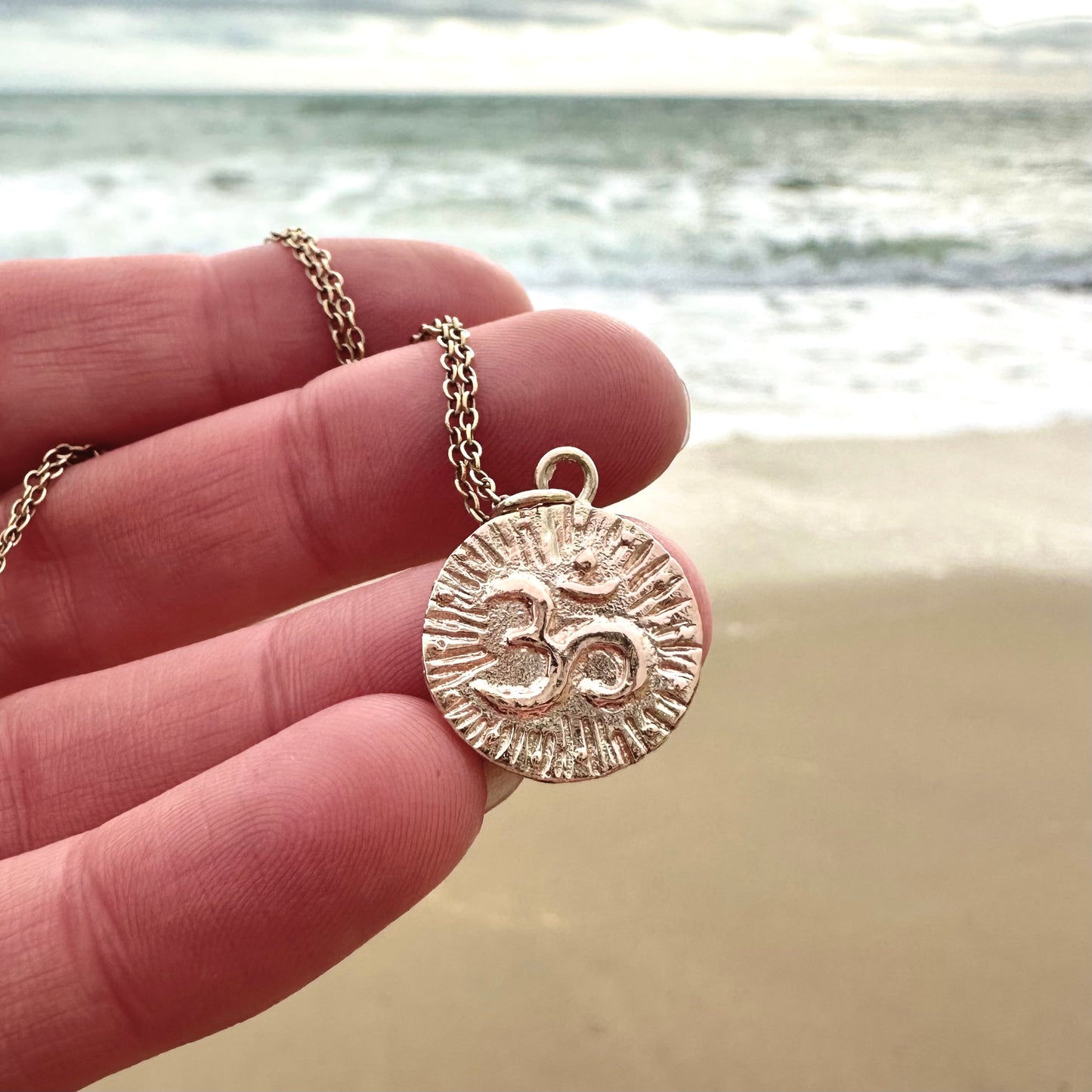AUM Pendant 9ct Gold