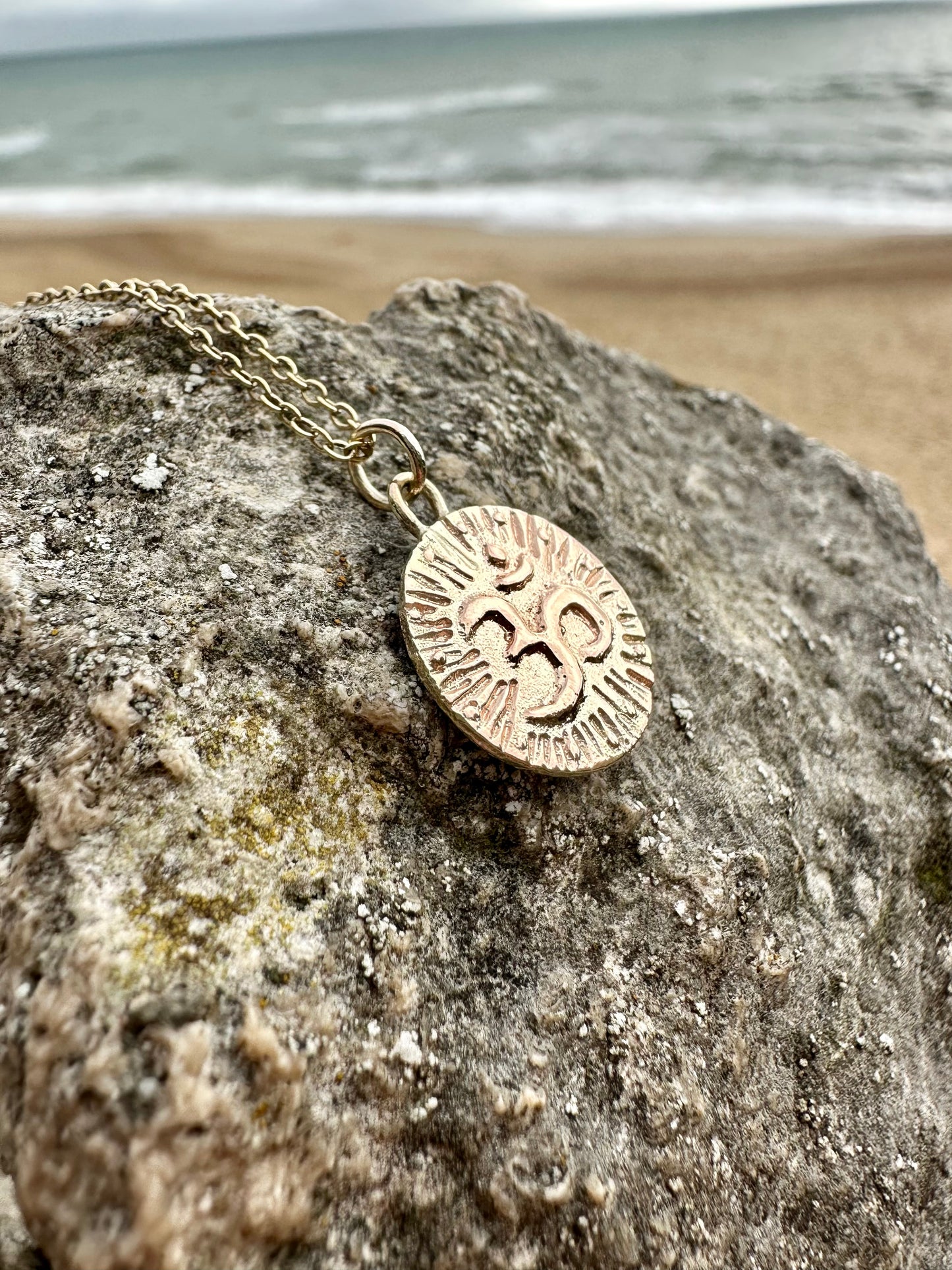 AUM Pendant 9ct Gold