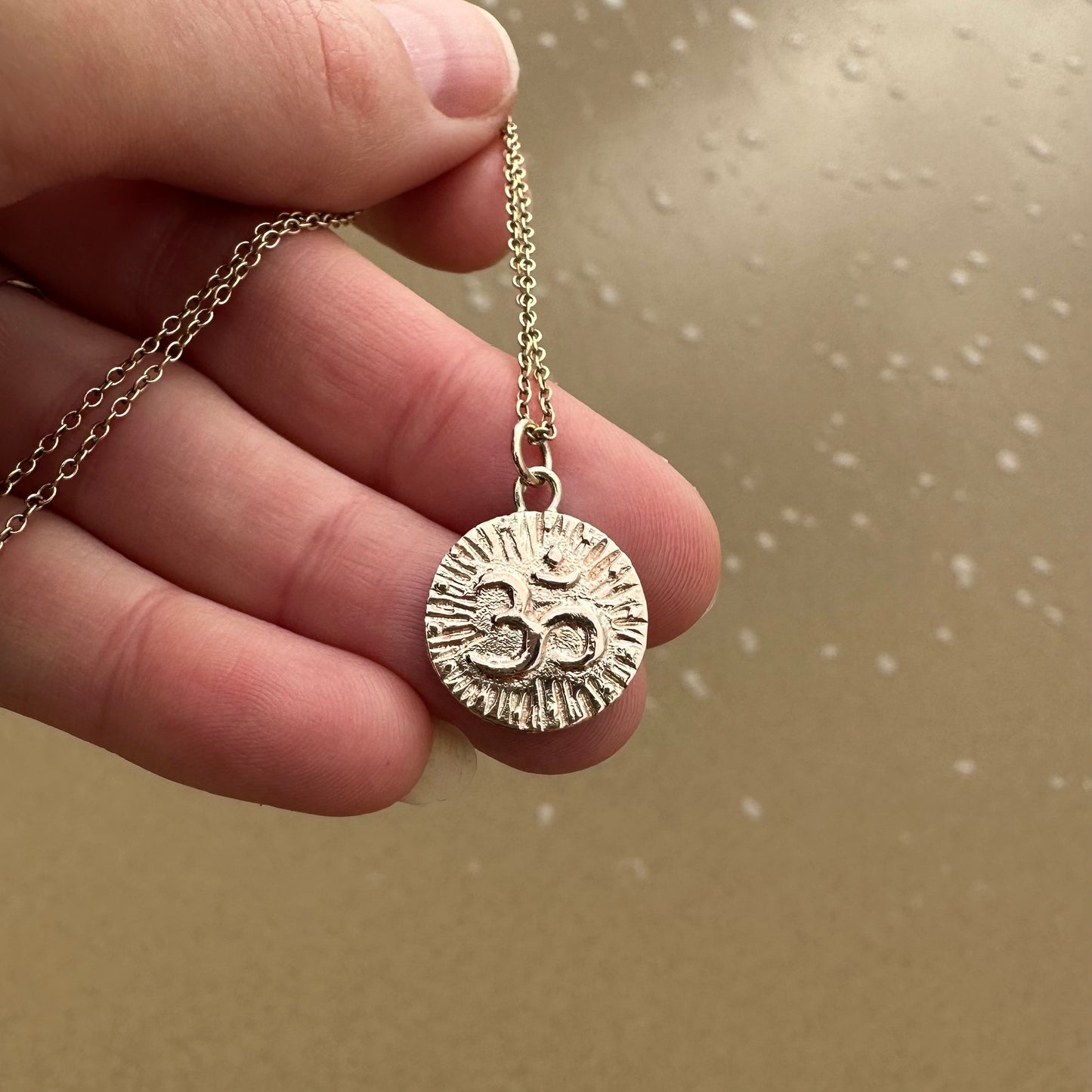 AUM Pendant 9ct Gold