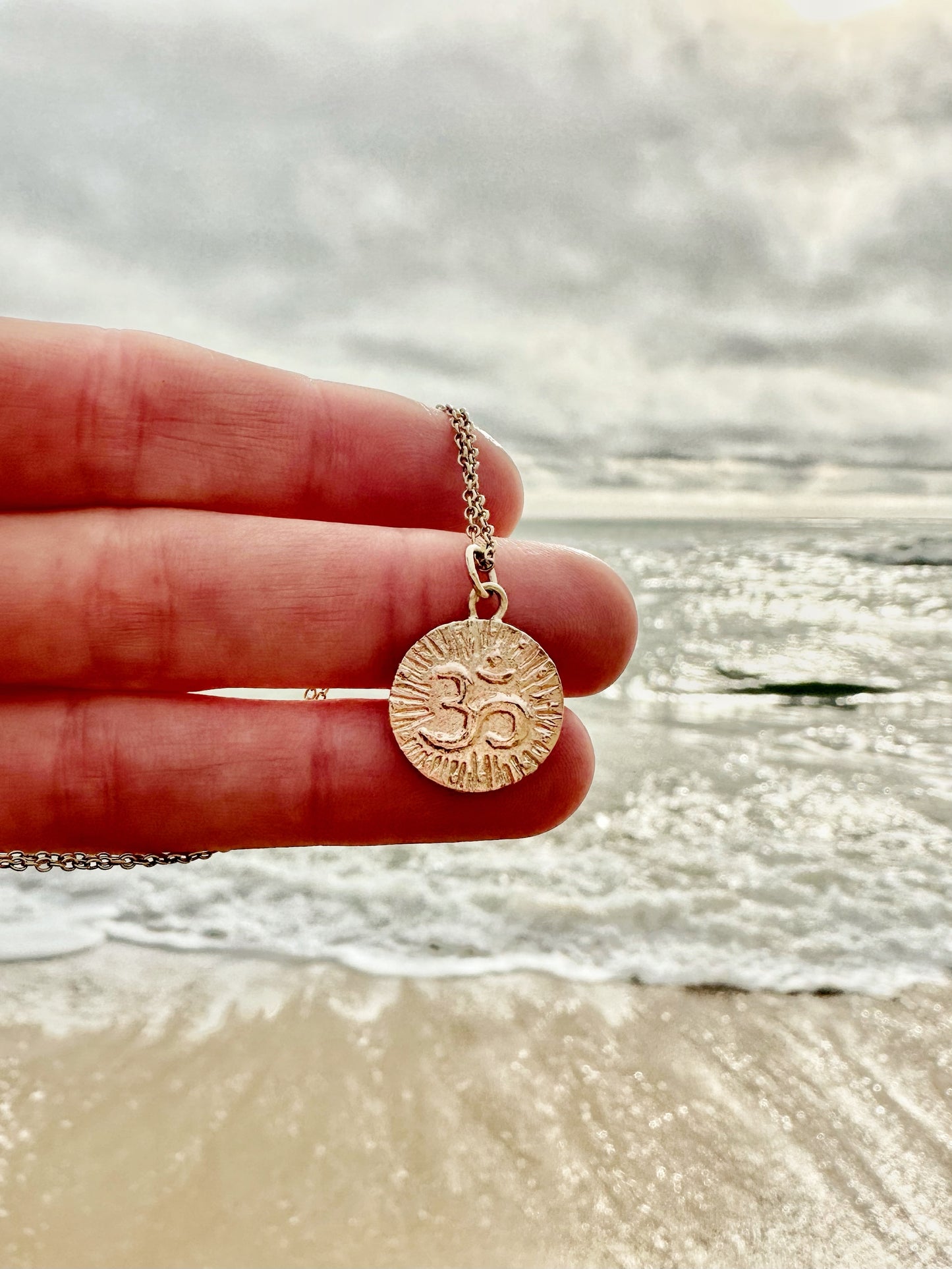 AUM Pendant 9ct Gold