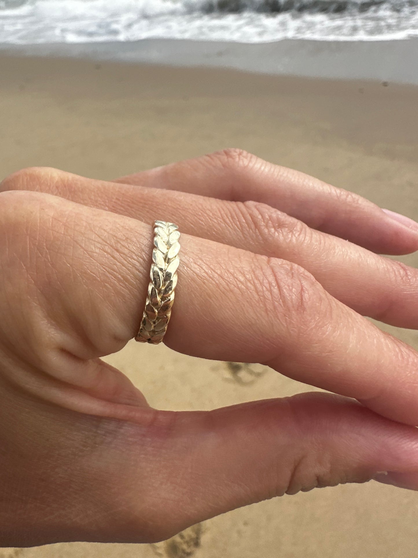 The Goddess Band 9ct Gold