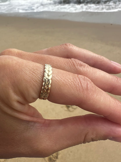 The Goddess Band 9ct Gold
