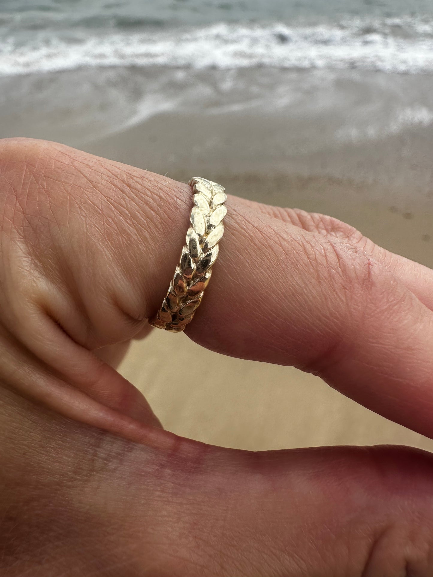 The Goddess Band 9ct Gold