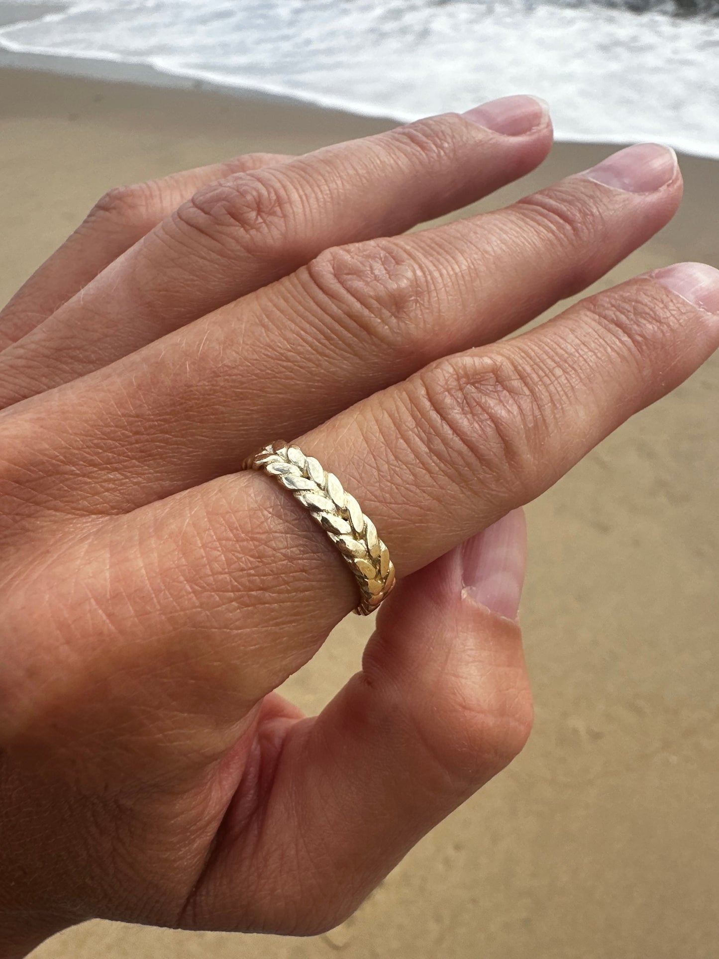 The Goddess Band 9ct Gold